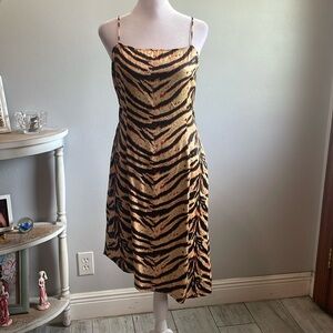 [Girlfriend] Leopard Silk Slanted Hem Dress - Size Medium